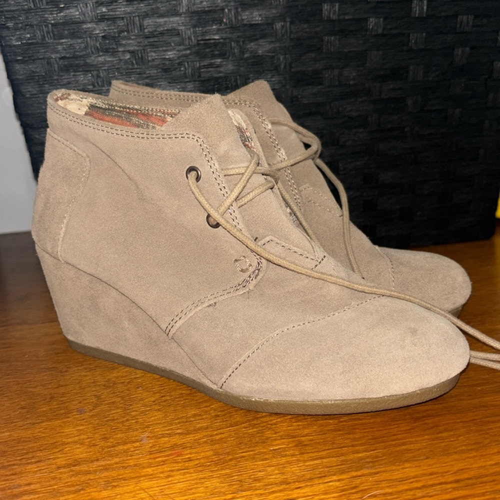 Toms Women’s Lace Up Wedges